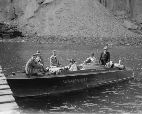 minniehaha_on_dead_sea_1933-library_of_congress_2_large